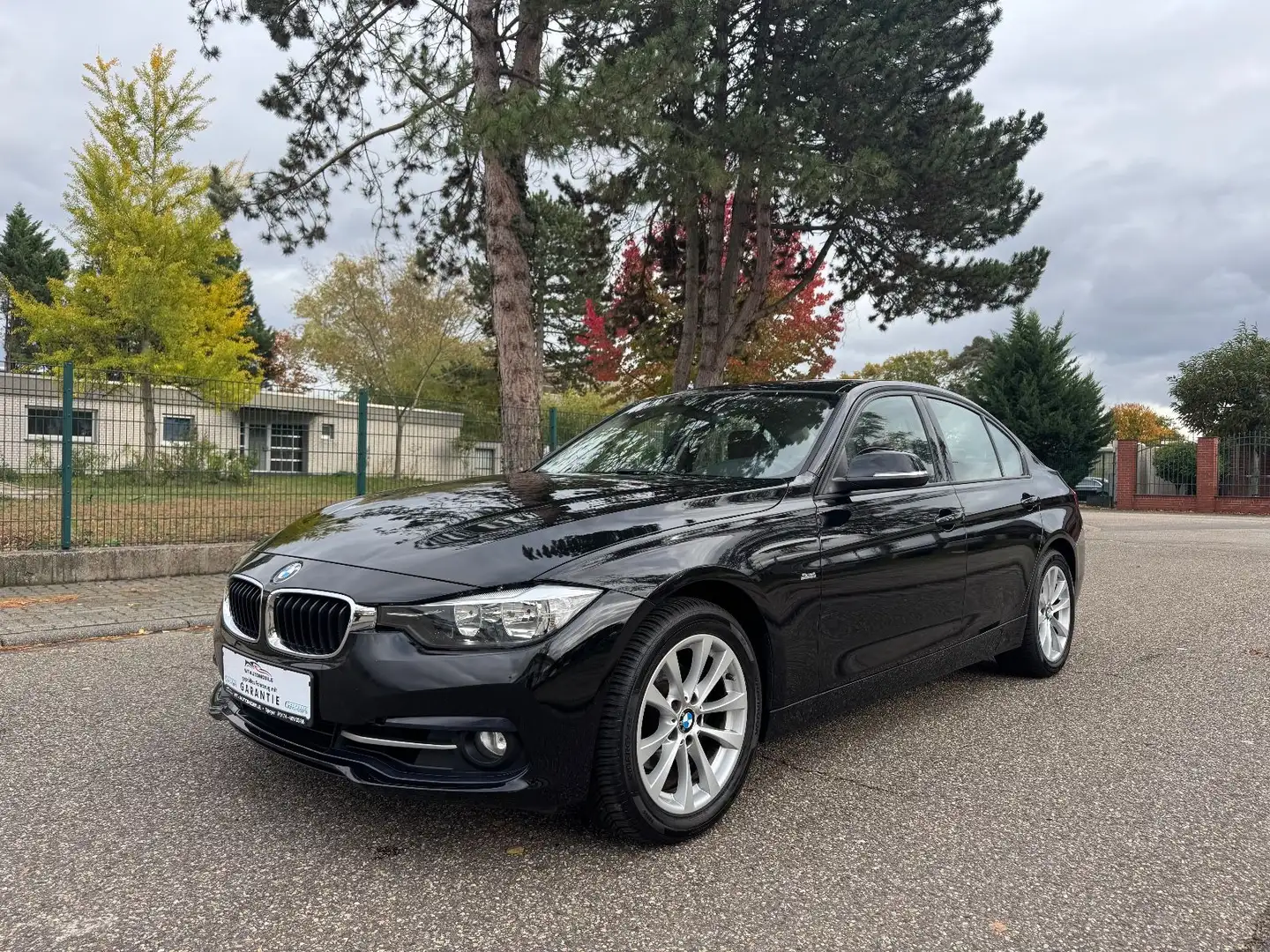BMW 318 Baureihe 3 Lim. 318 i Sport Line Garantie Schwarz - 1