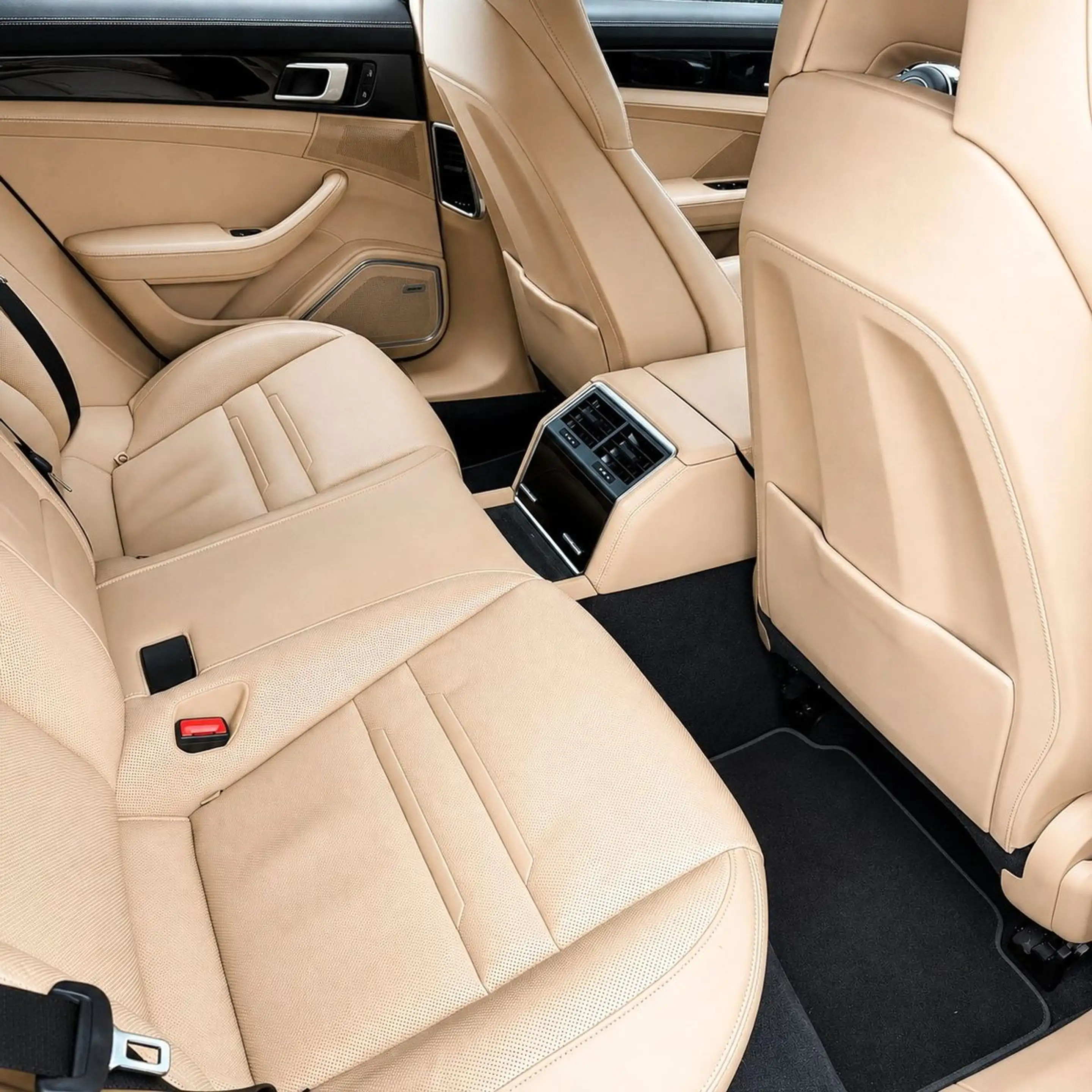 Porsche Panamera Sport Turismo 4 E-Hybrid — photo 10