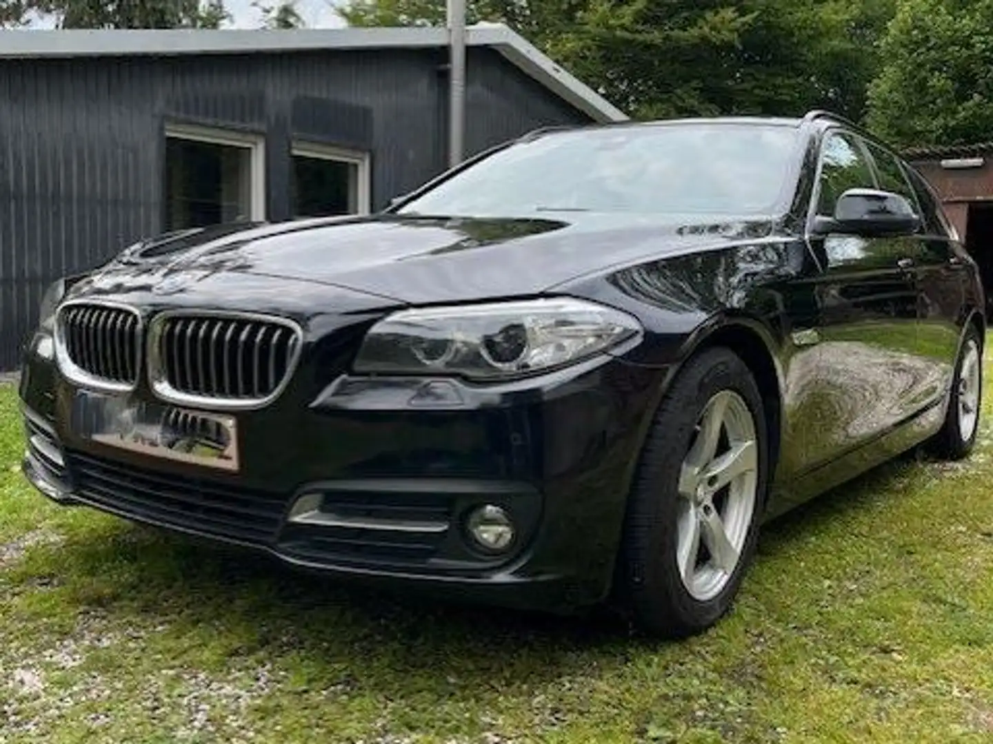 BMW 520 520d Touring Aut. Zwart - 1