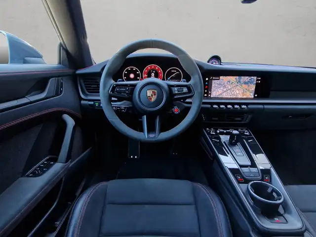 Porsche 911 view 4