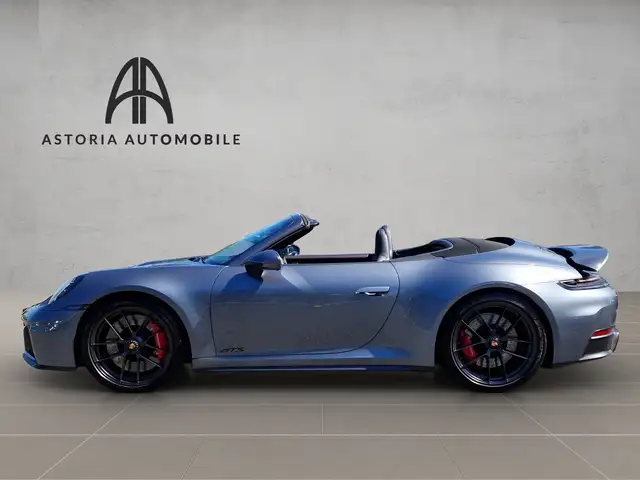 Porsche 911 view 7