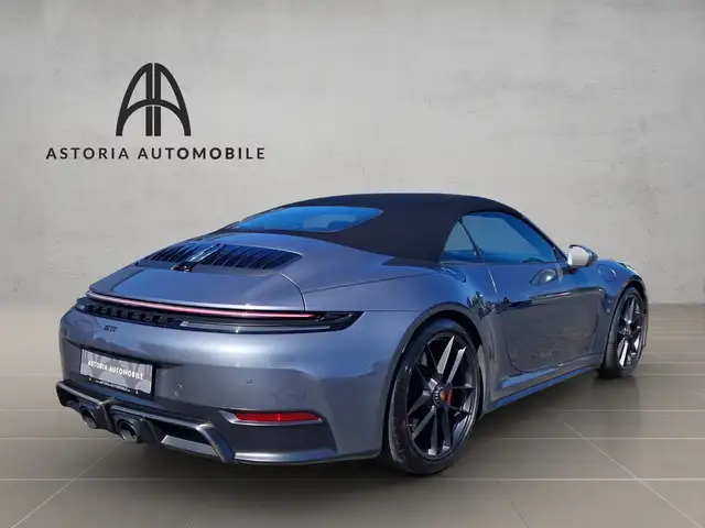 Porsche 911 view 11