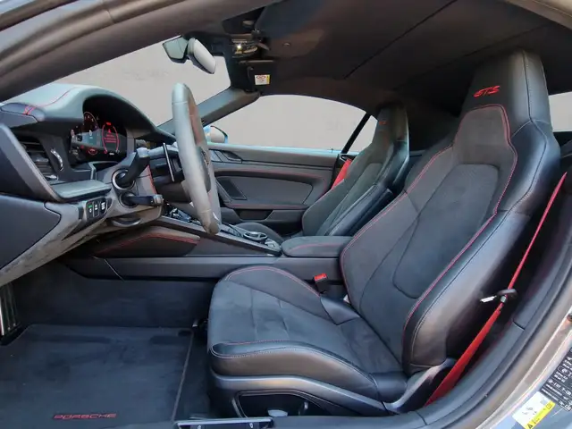 Porsche 911 view 5