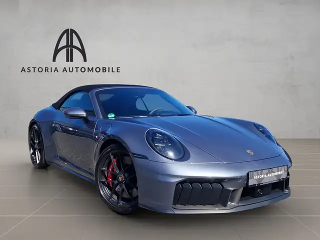 Porsche 911 view 3