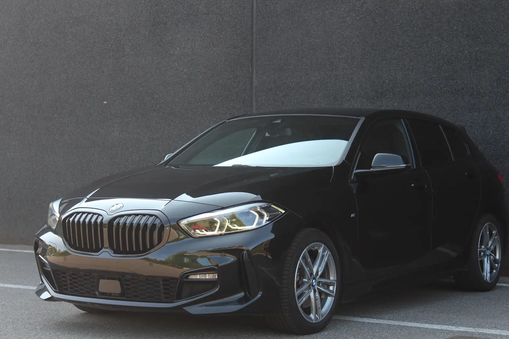 BMW 118 Automaat - M Pack - Live Cockpit - DAB - LED Zwart - 1