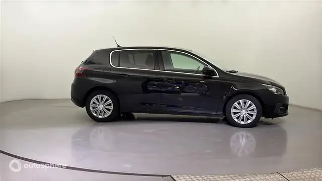 Peugeot 308 view 4
