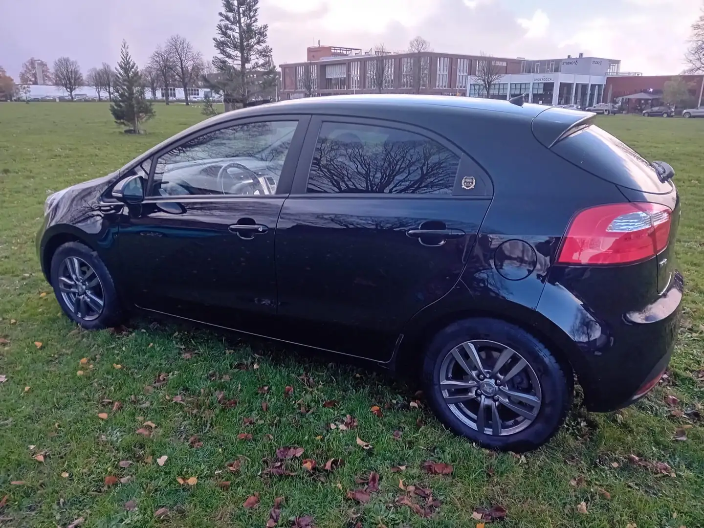 Kia Rio 1.2 CVVT Plus Pack Zwart - 2