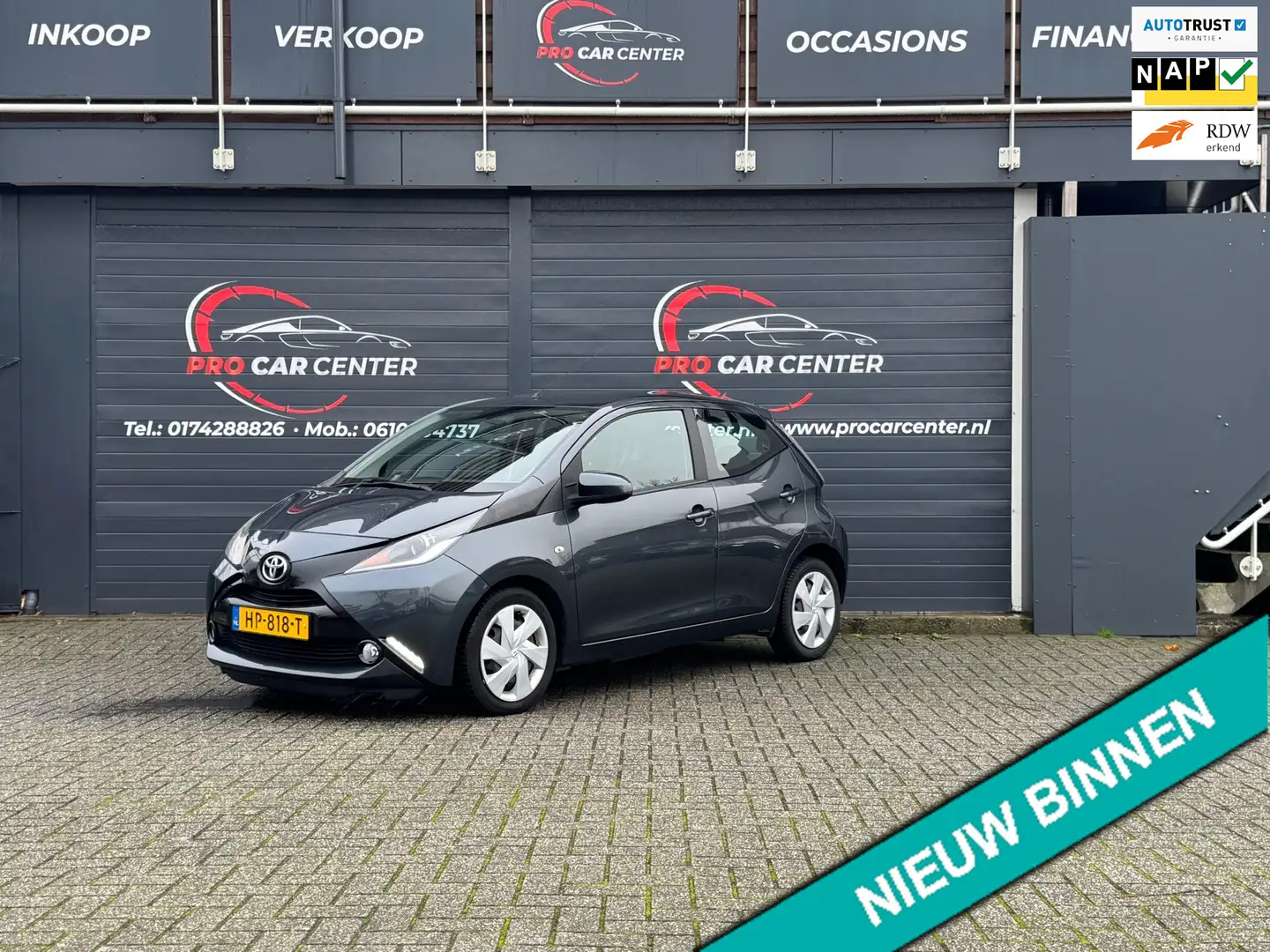 Toyota Aygo 1.0 VVT-i x-play AIRCO|CRUISE|CAM|SCHERM|EL.RAMEN| Gris - 1