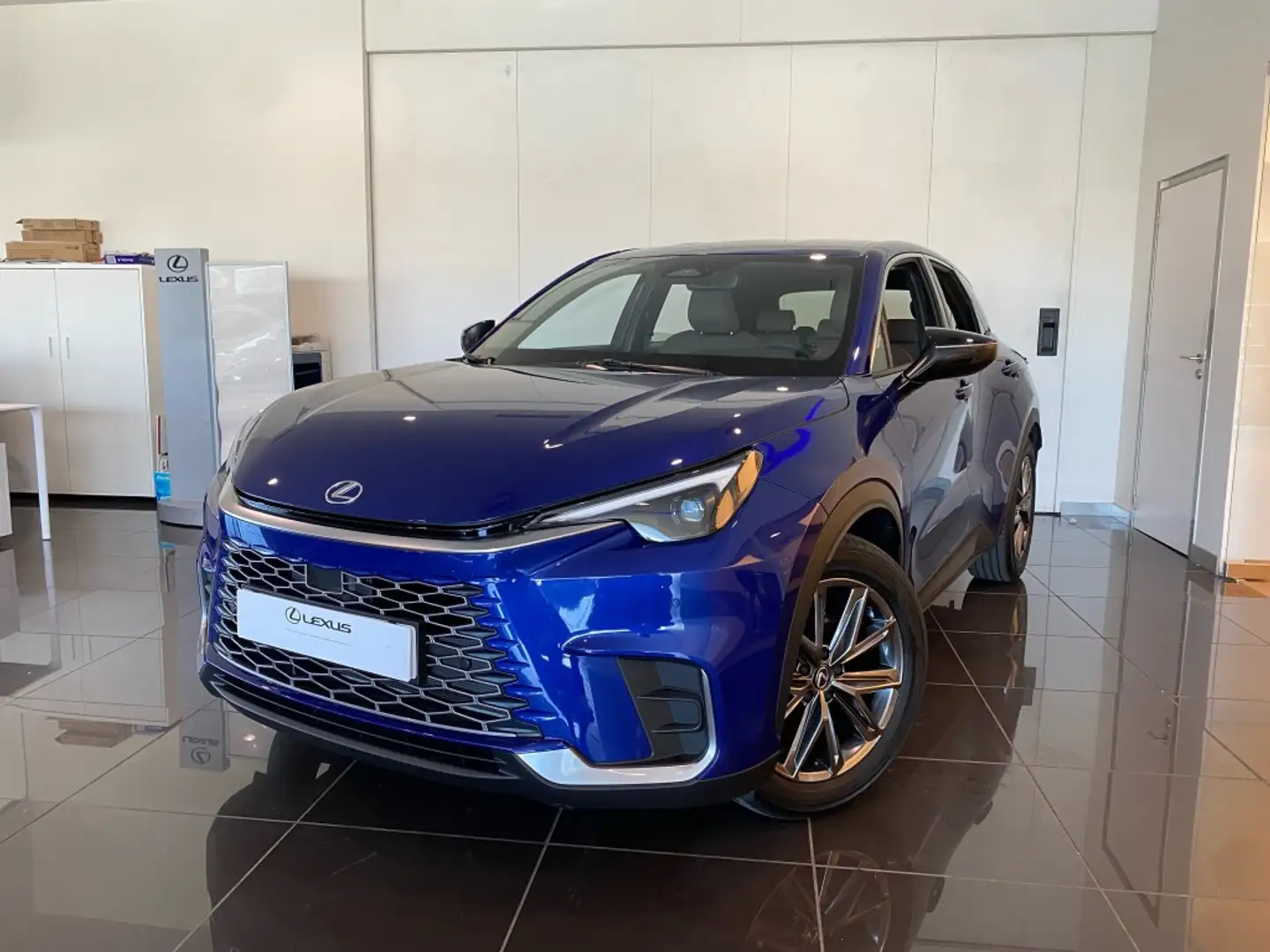Lexus LBX Elegant+ Blau - 2
