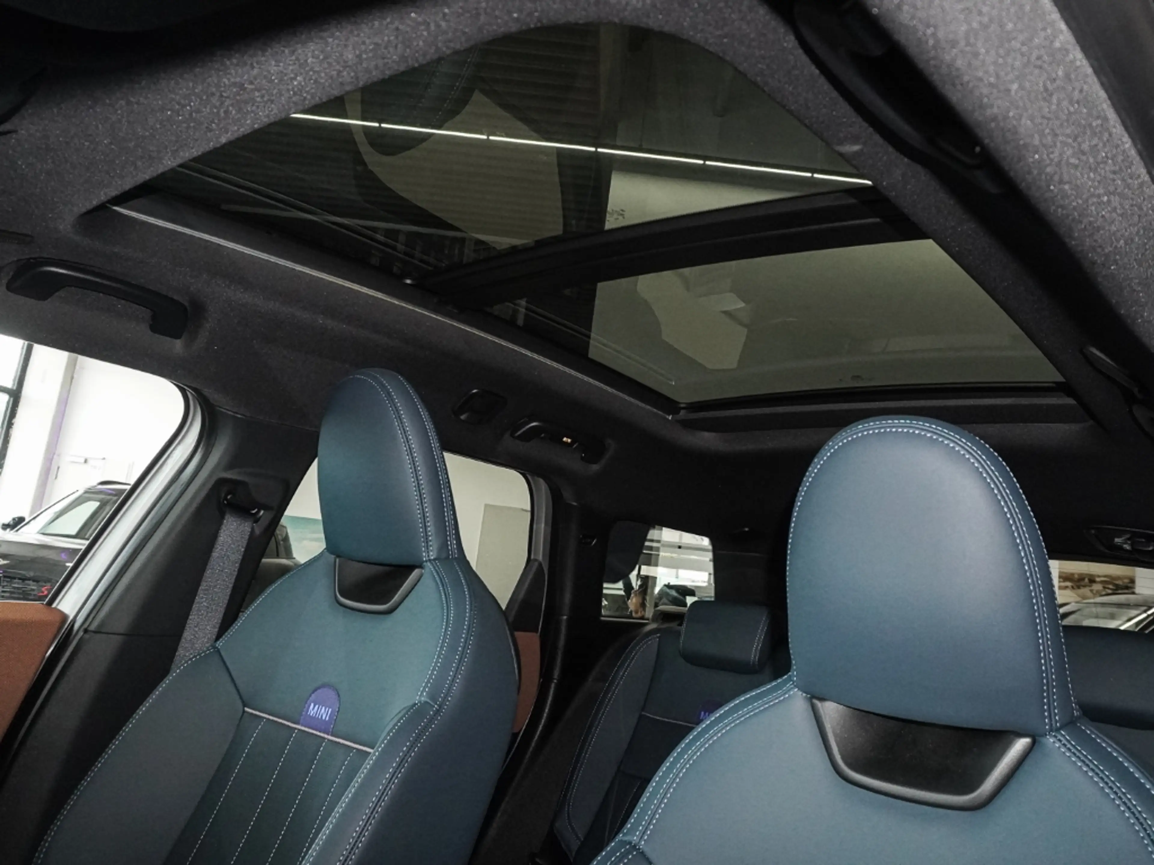 MINI Cooper SE Countryman Favoured Trim HUD El. Panodach Navi Soundsystem Ha — photo 8