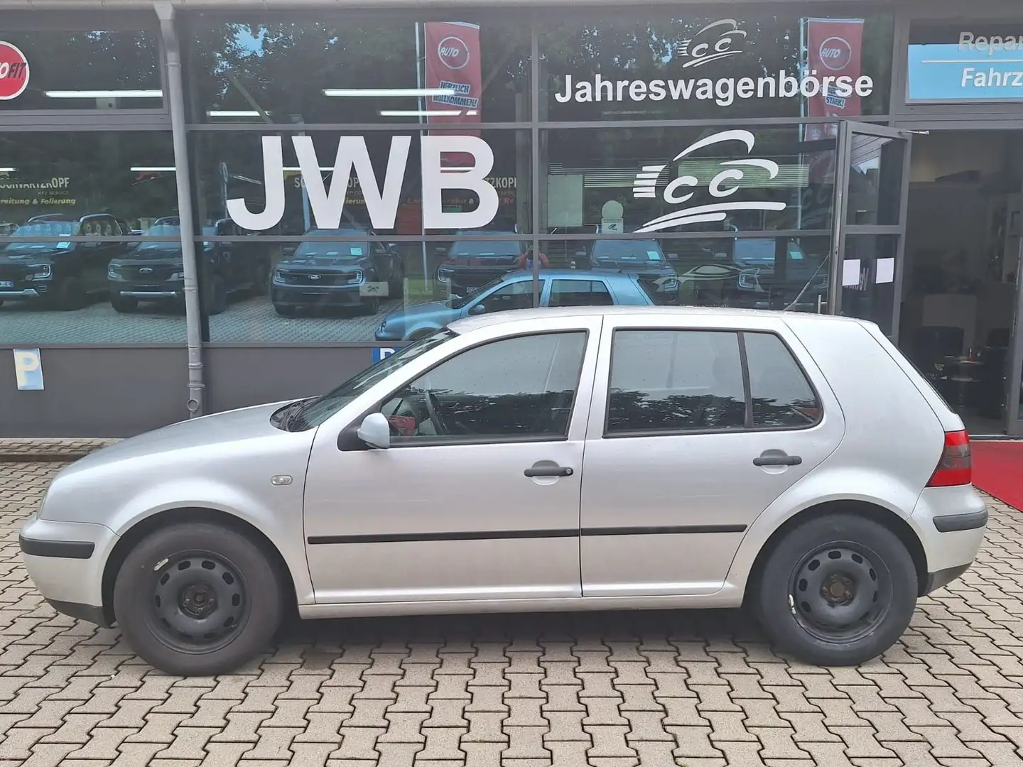 Volkswagen Golf 1.6 5t Automatik EDITION TÜV NEU AHK KLIMA Silber - 1