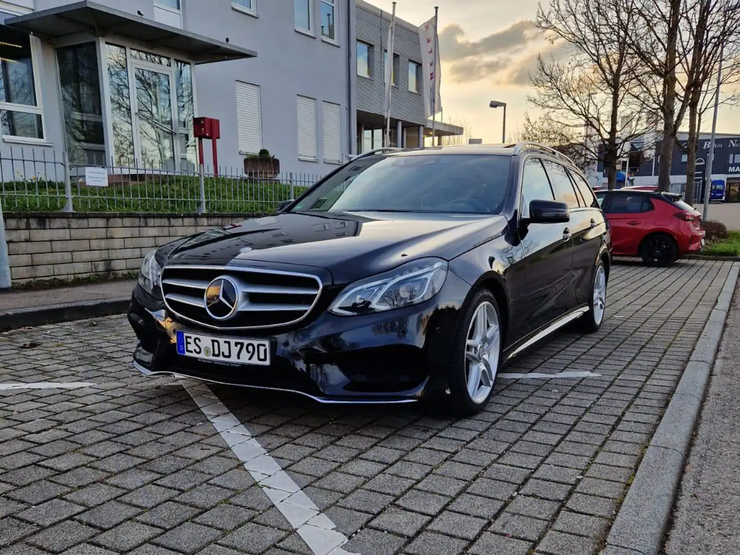Mercedes-Benz E 400 E 400 T 4Matic 7G-TRONIC Avantgarde Fekete - 1