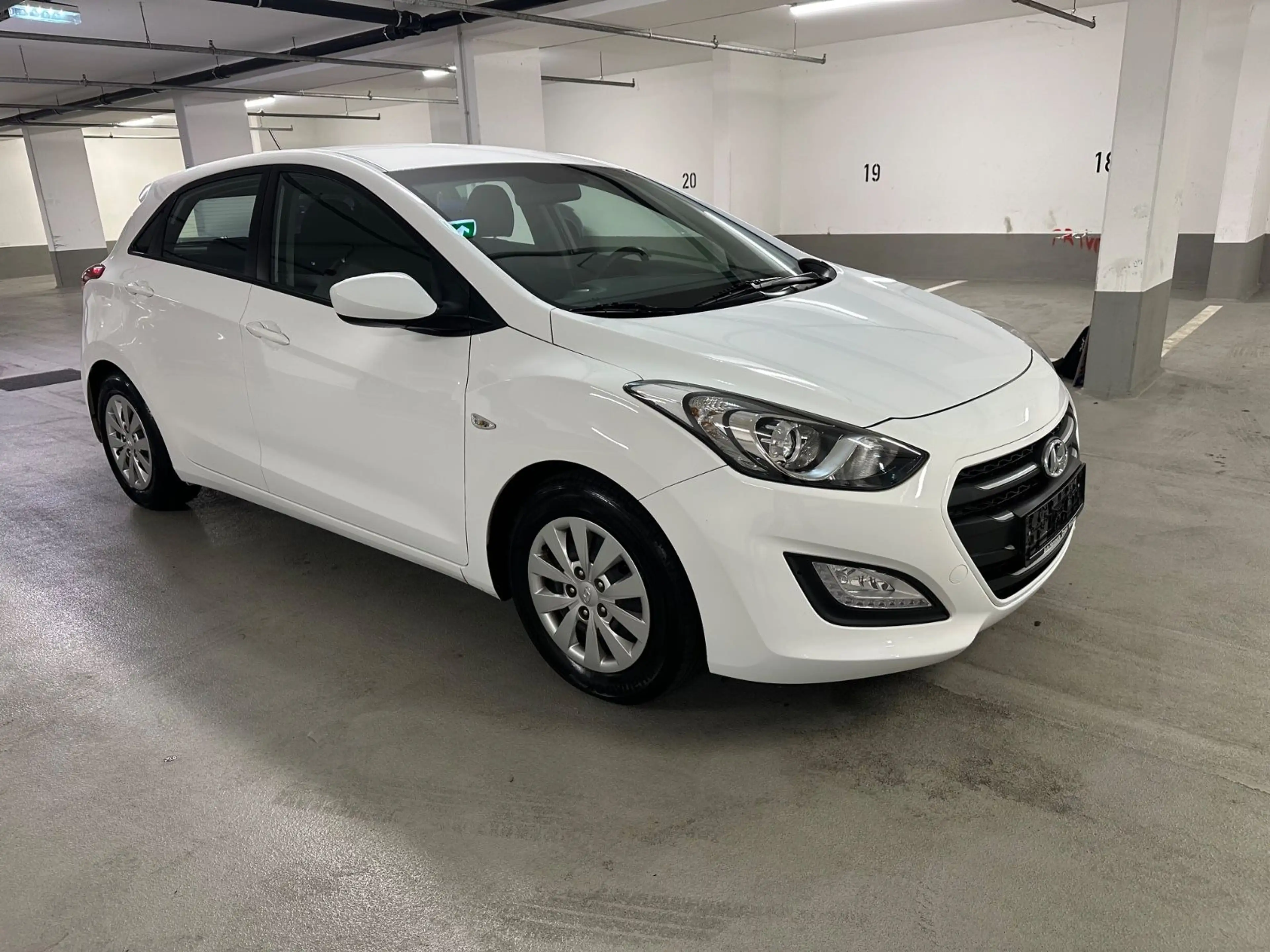 Hyundai i30 blue Classic — photo 11