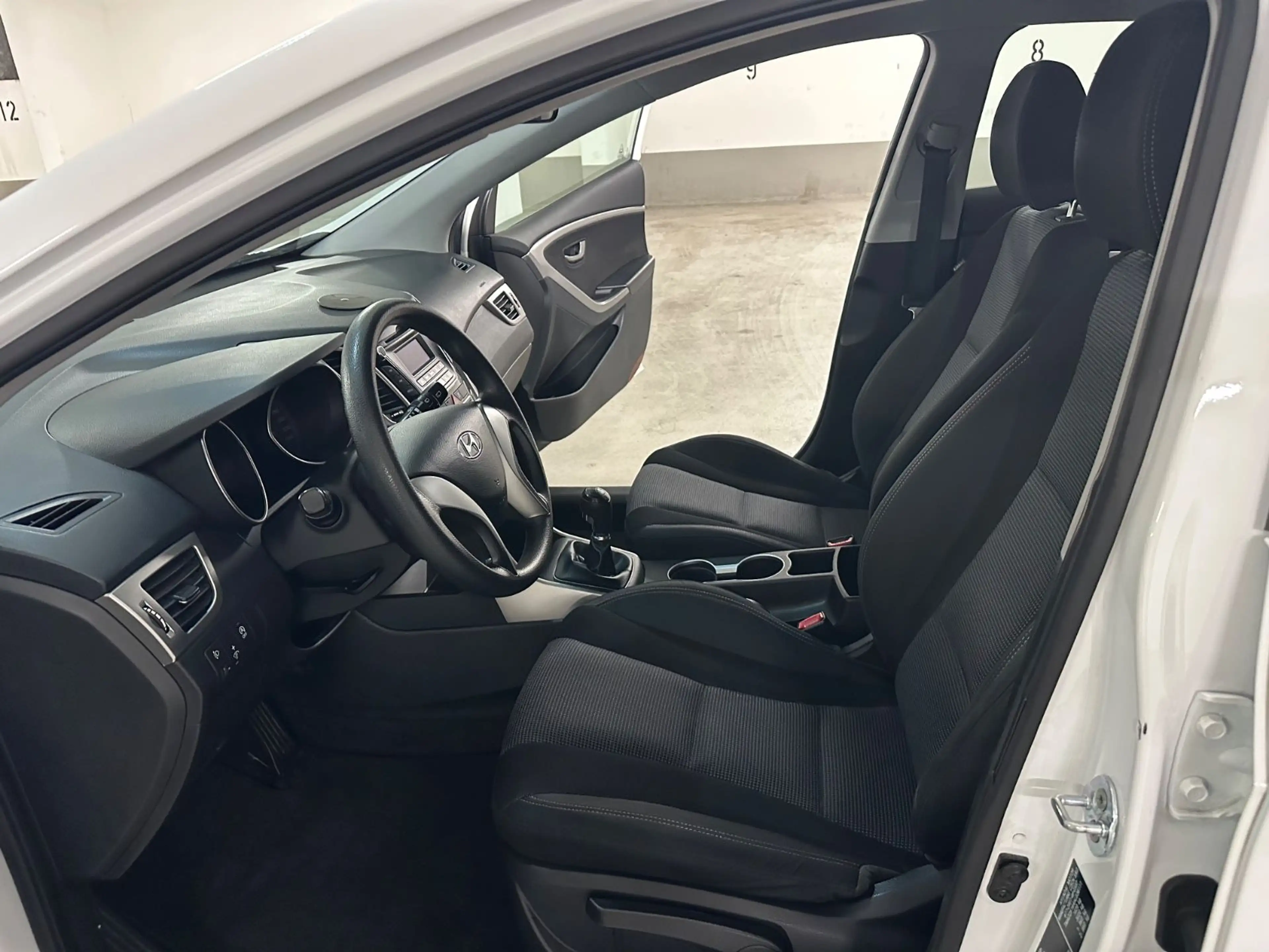 Hyundai i30 blue Classic — photo 12