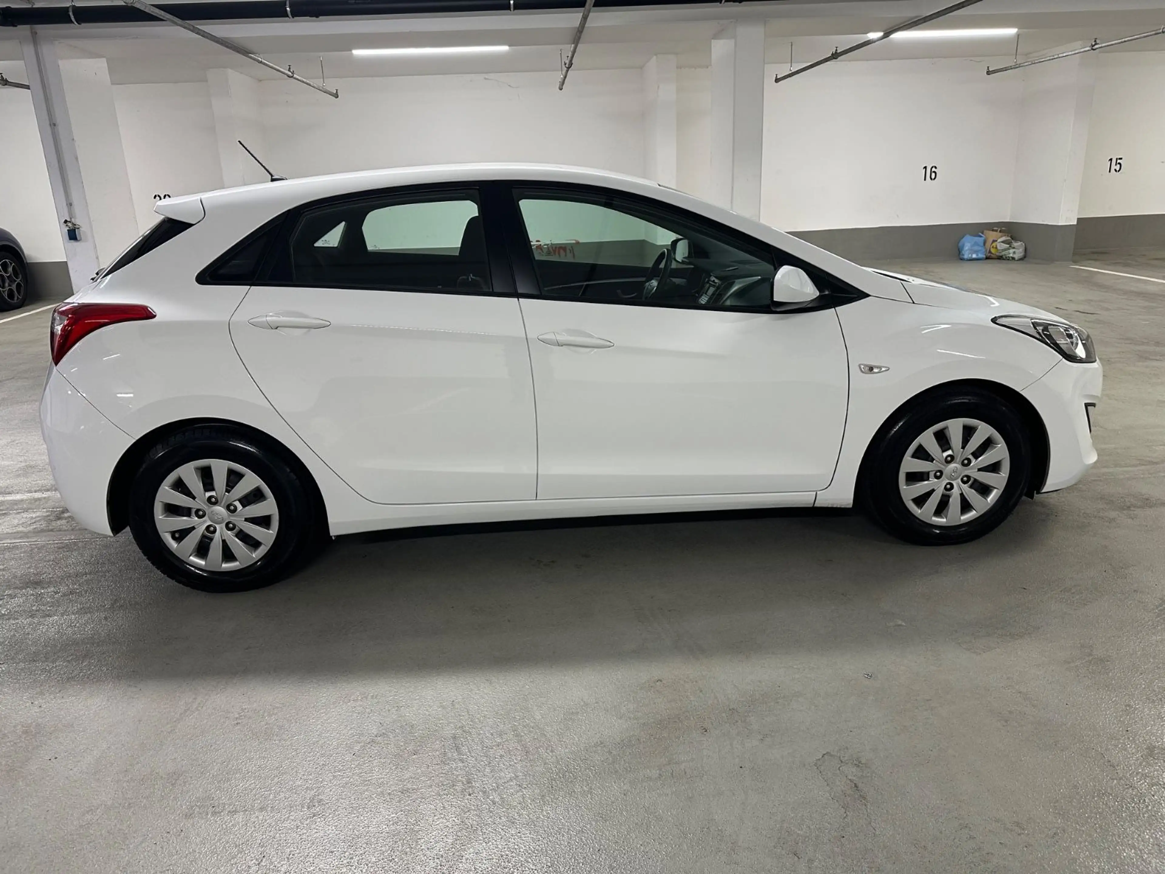 Hyundai i30 blue Classic — photo 9