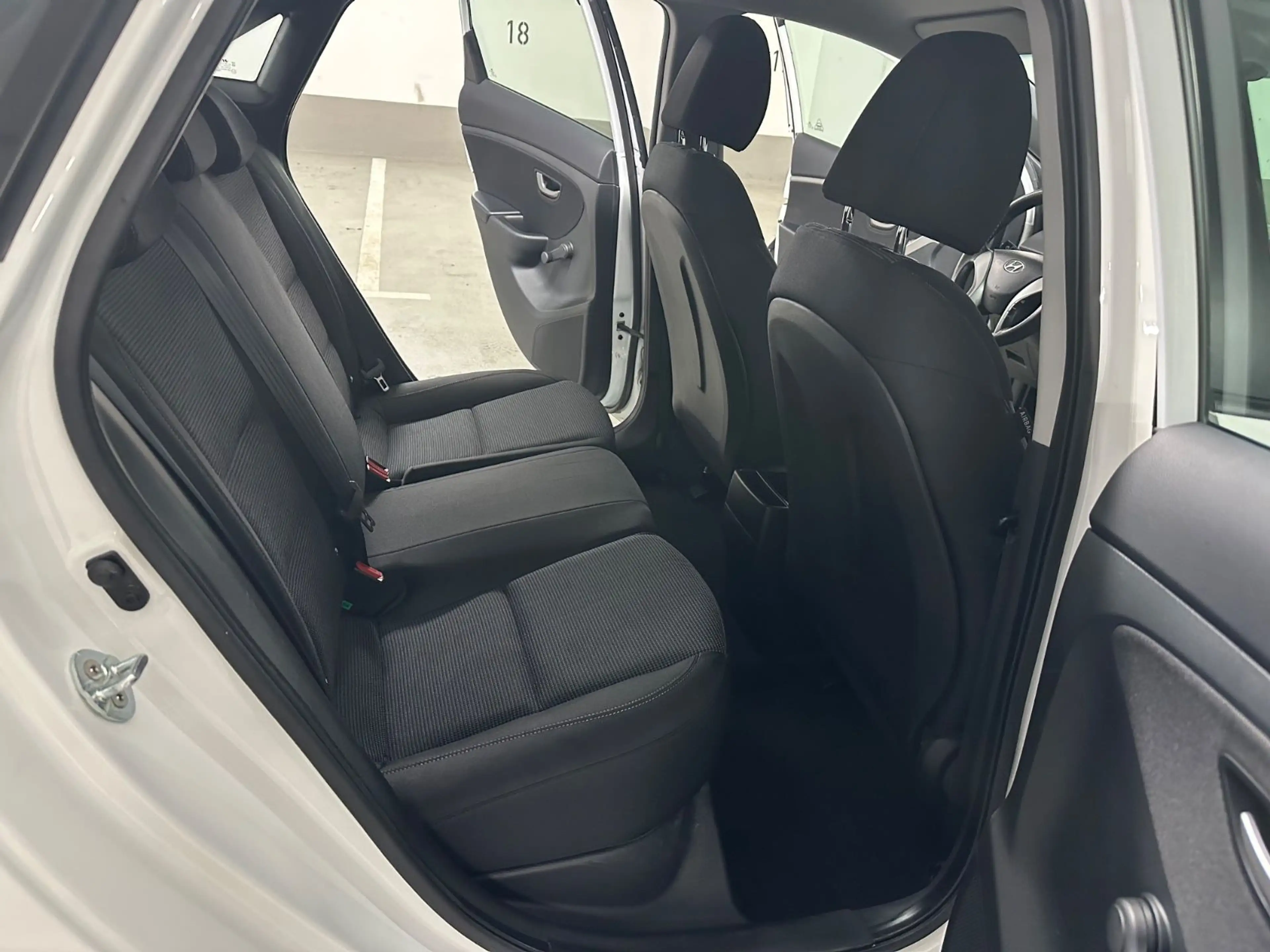 Hyundai i30 blue Classic — photo 14
