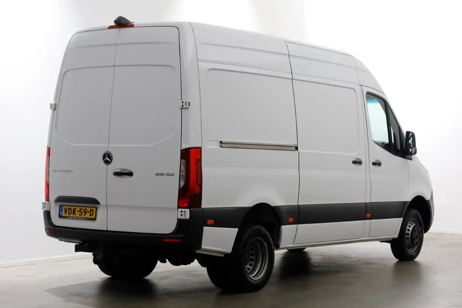 Mercedes-Benz Sprinter 516 CDI 163pk L2H2 7G Automaat LED/ACC/Camera/Trek Wit - 2