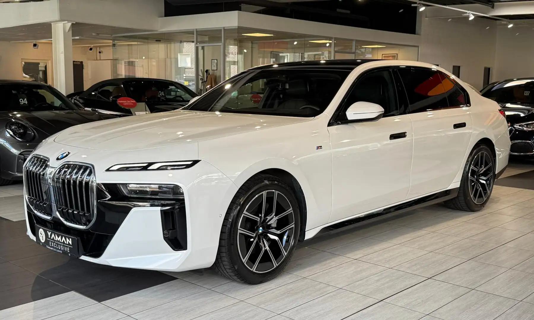 BMW 740 d xD M Sport*SkyLounge*StHzg*B&W*Experience Biały - 1