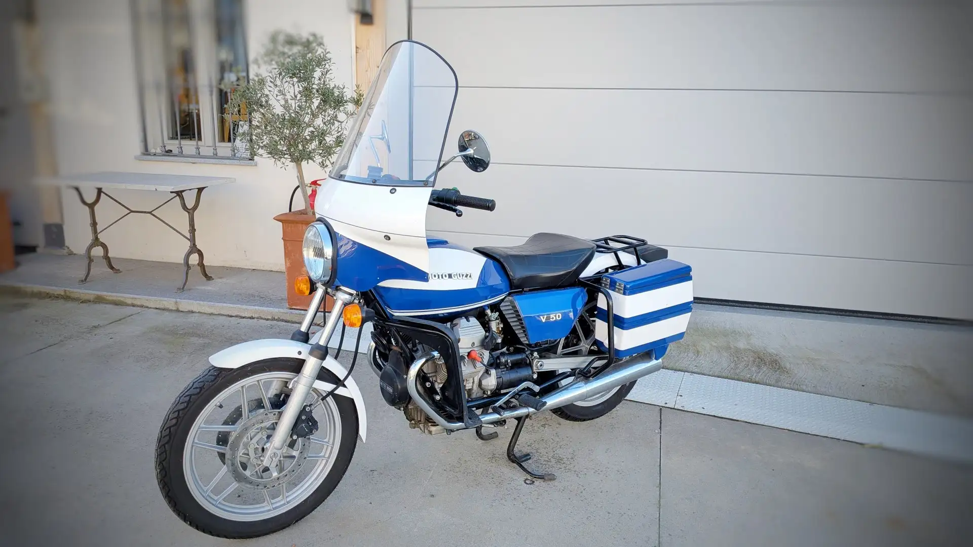 Moto Guzzi V 50 EX Vigili Urbani Broni Azul - 1