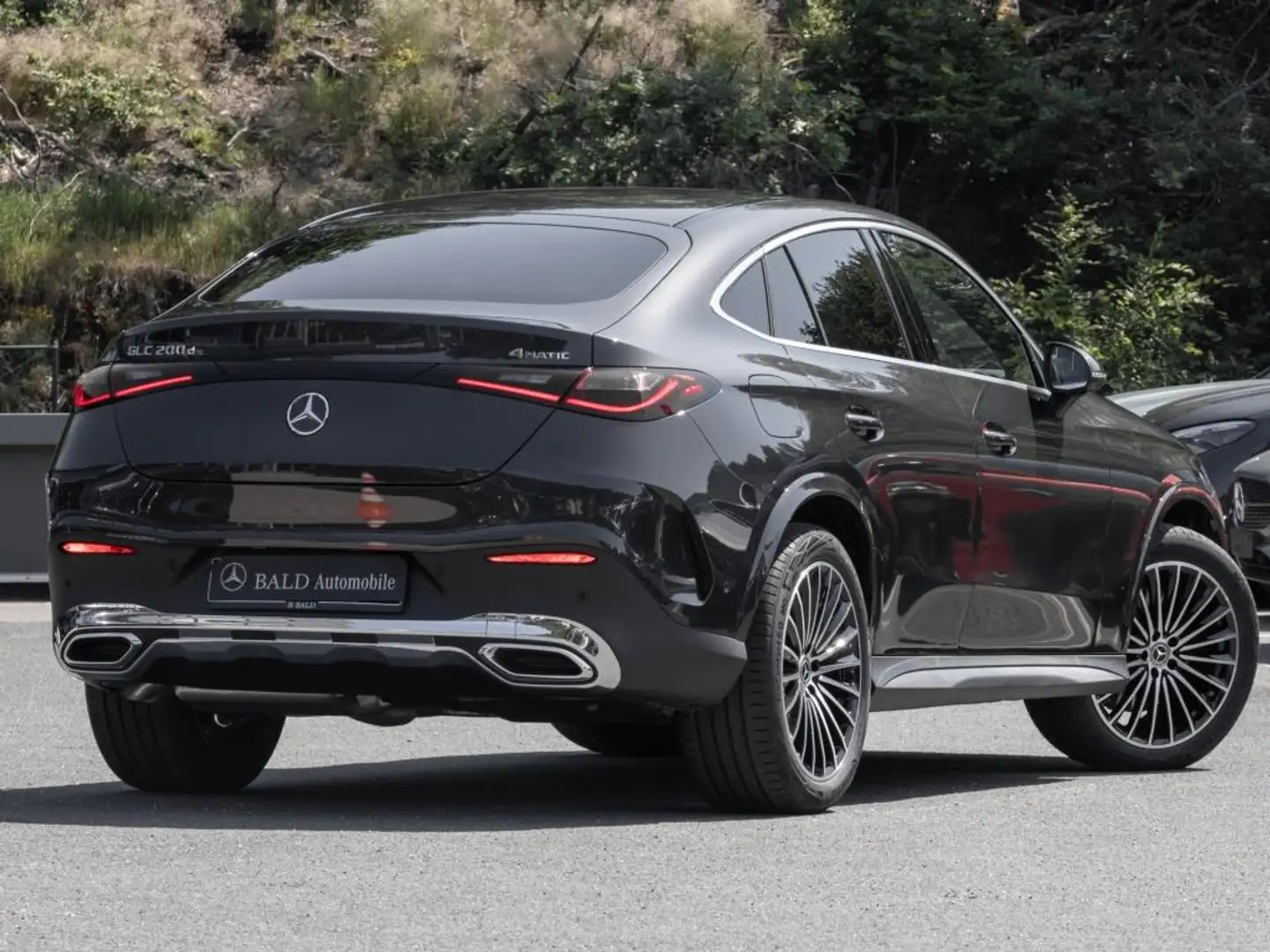 Mercedes-Benz GLC 200 d 4M Coupé AMG/Digital/Pano/360/Memo/20" Grau - 2