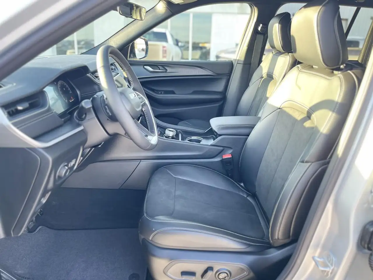 Jeep Grand Cherokee снимка Jeep Grand Cherokee