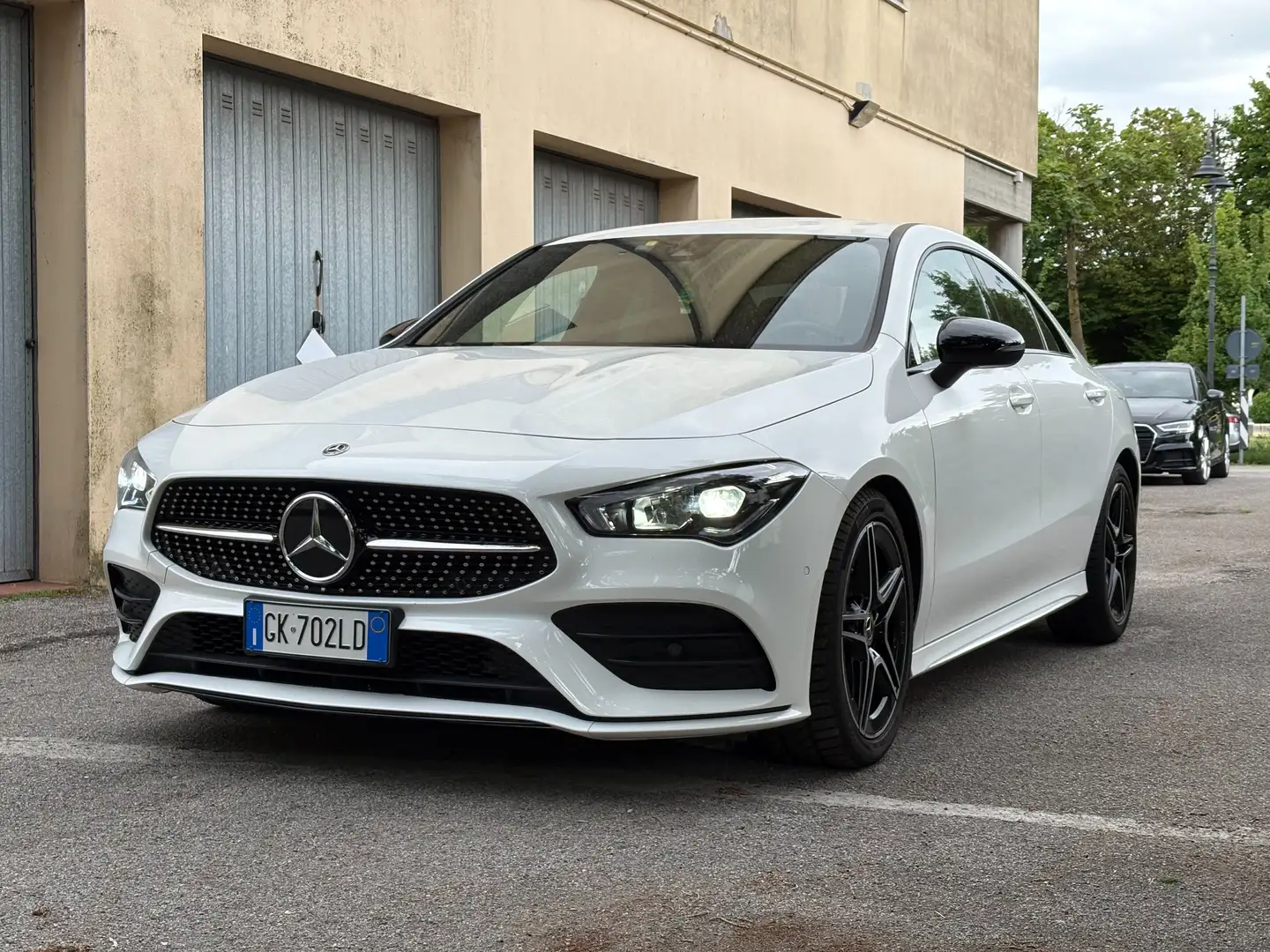 Mercedes-Benz CLA 180 Premium Plus AMG Line Bianco - 1