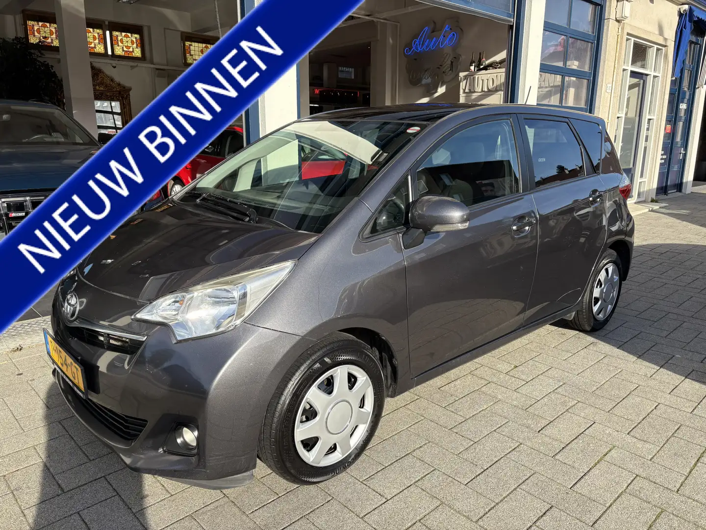 Toyota Verso-S 1.3 VVT-i Dynamic PANO/CAMERA/AIRCO/LM VELGEN Gris - 1