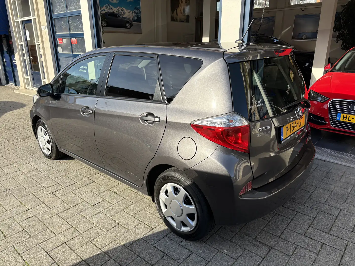 Toyota Verso-S 1.3 VVT-i Dynamic PANO/CAMERA/AIRCO/LM VELGEN Gris - 2