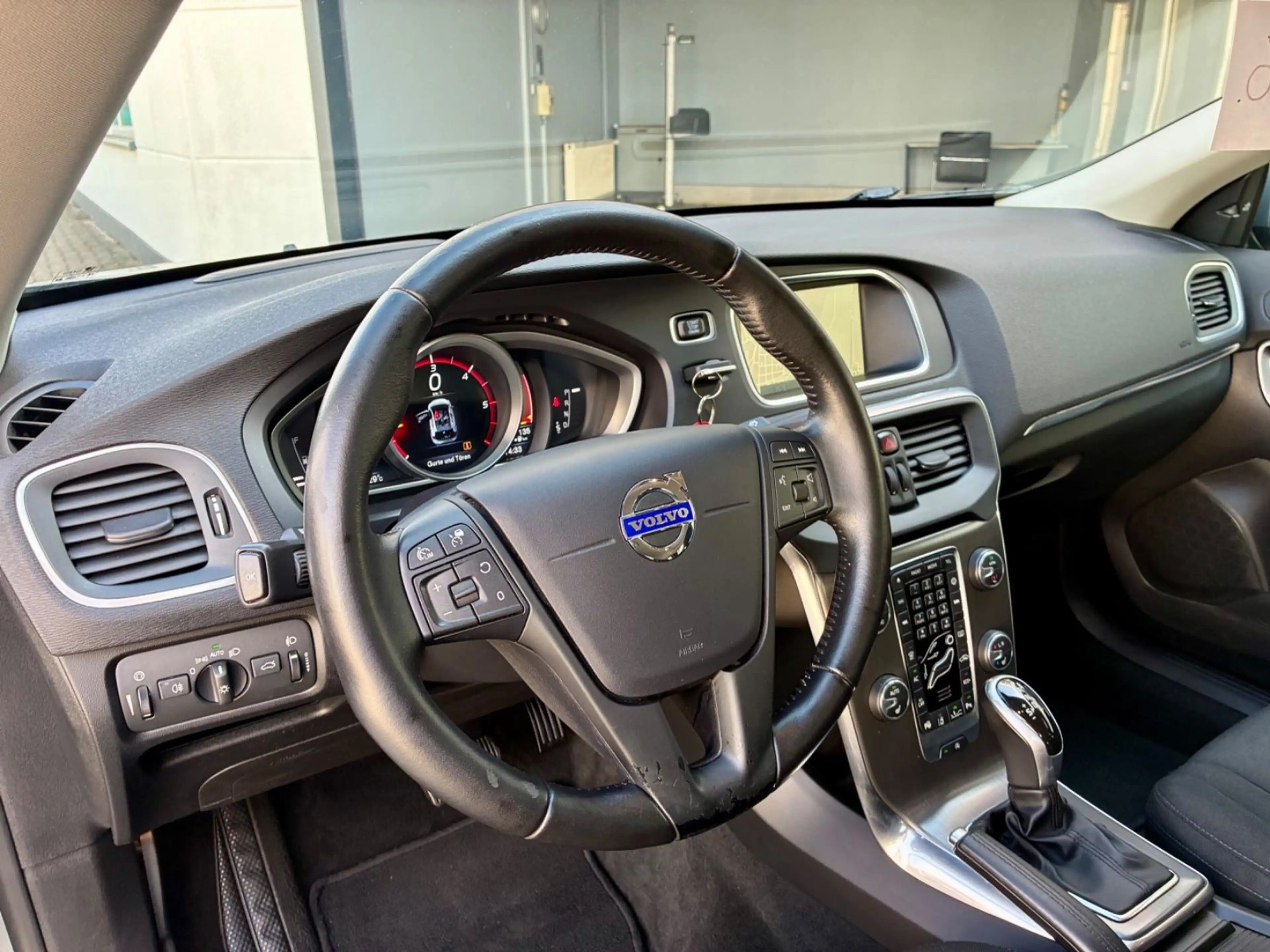 Volvo V40 Kinetic 2.0l D Automatik Navi Tempomat AHK — photo 12