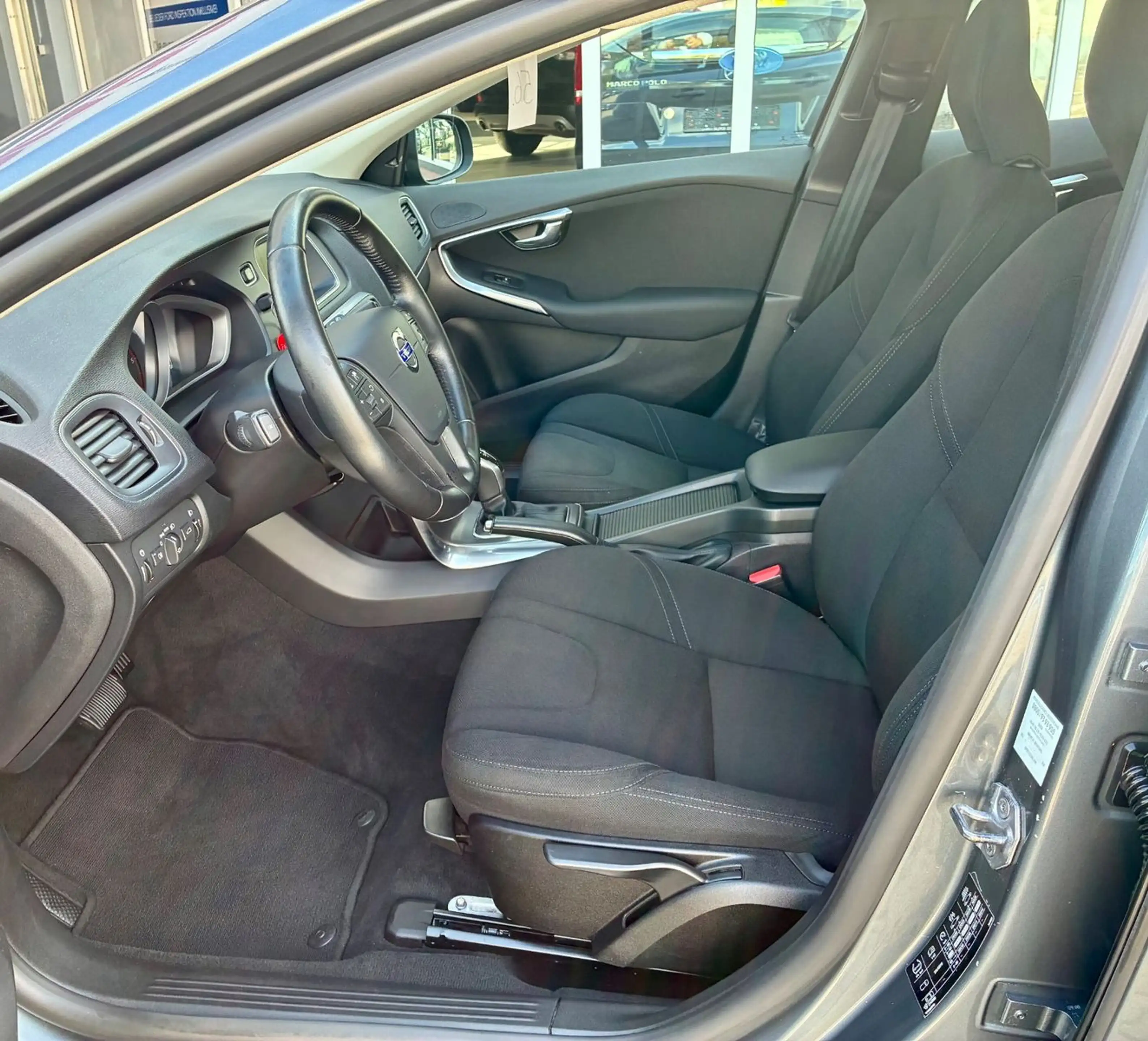 Volvo V40 Kinetic 2.0l D Automatik Navi Tempomat AHK — photo 10