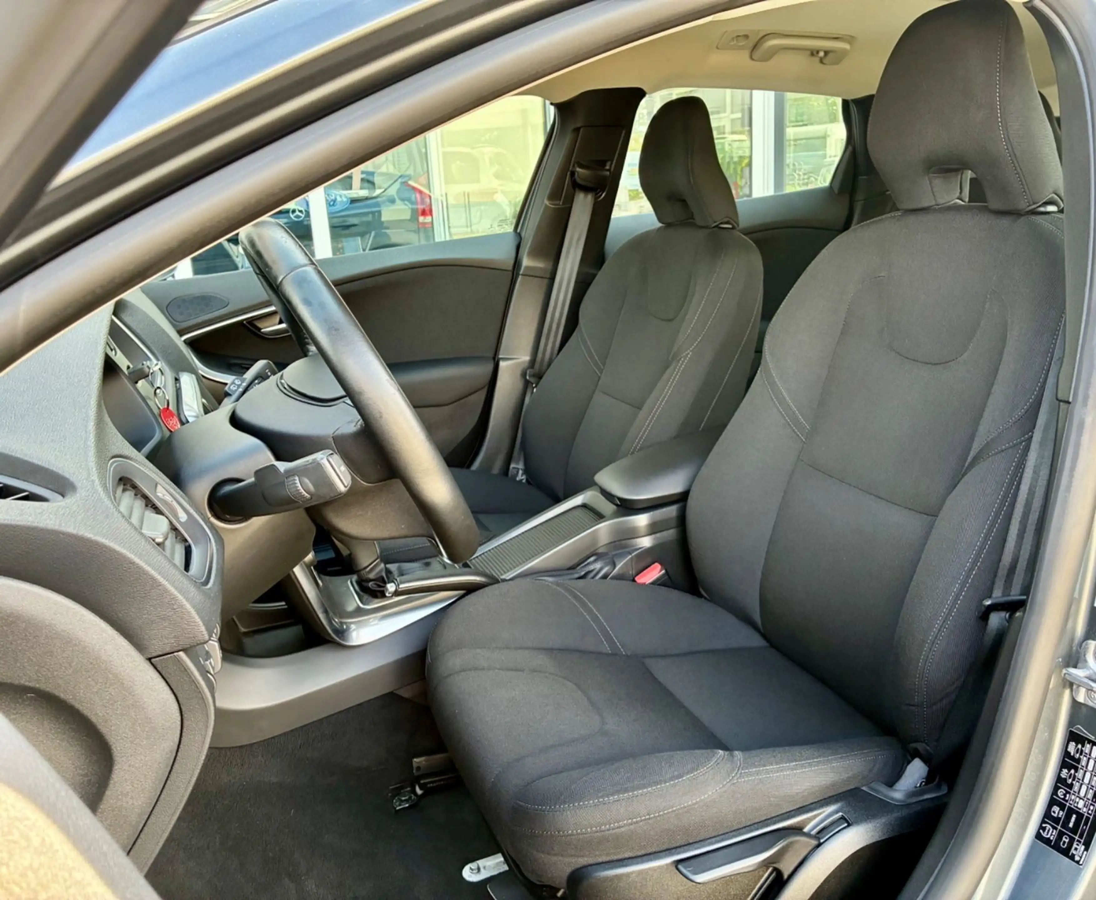 Volvo V40 Kinetic 2.0l D Automatik Navi Tempomat AHK — photo 11