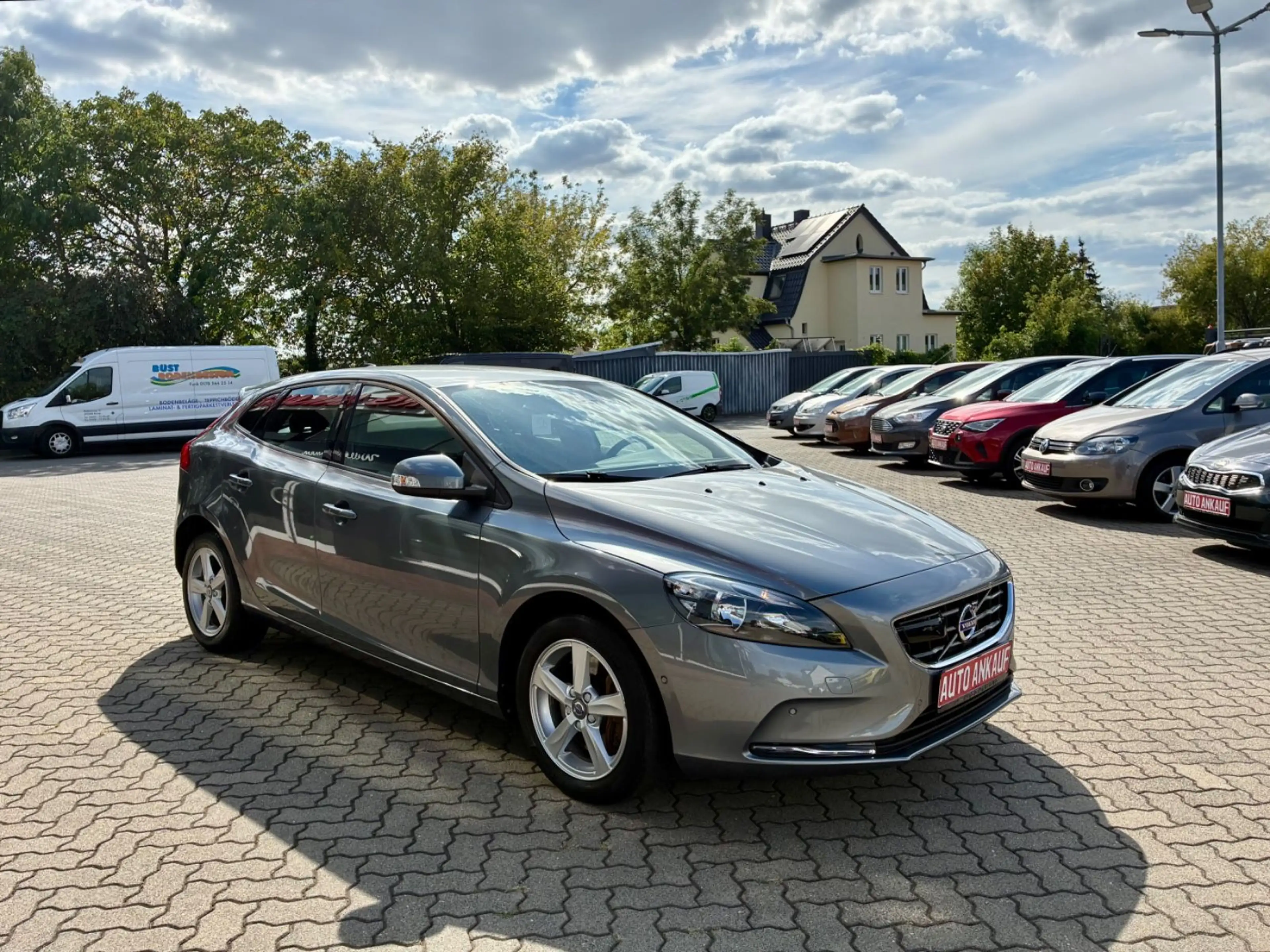 Volvo V40 Kinetic 2.0l D Automatik Navi Tempomat AHK — photo 4