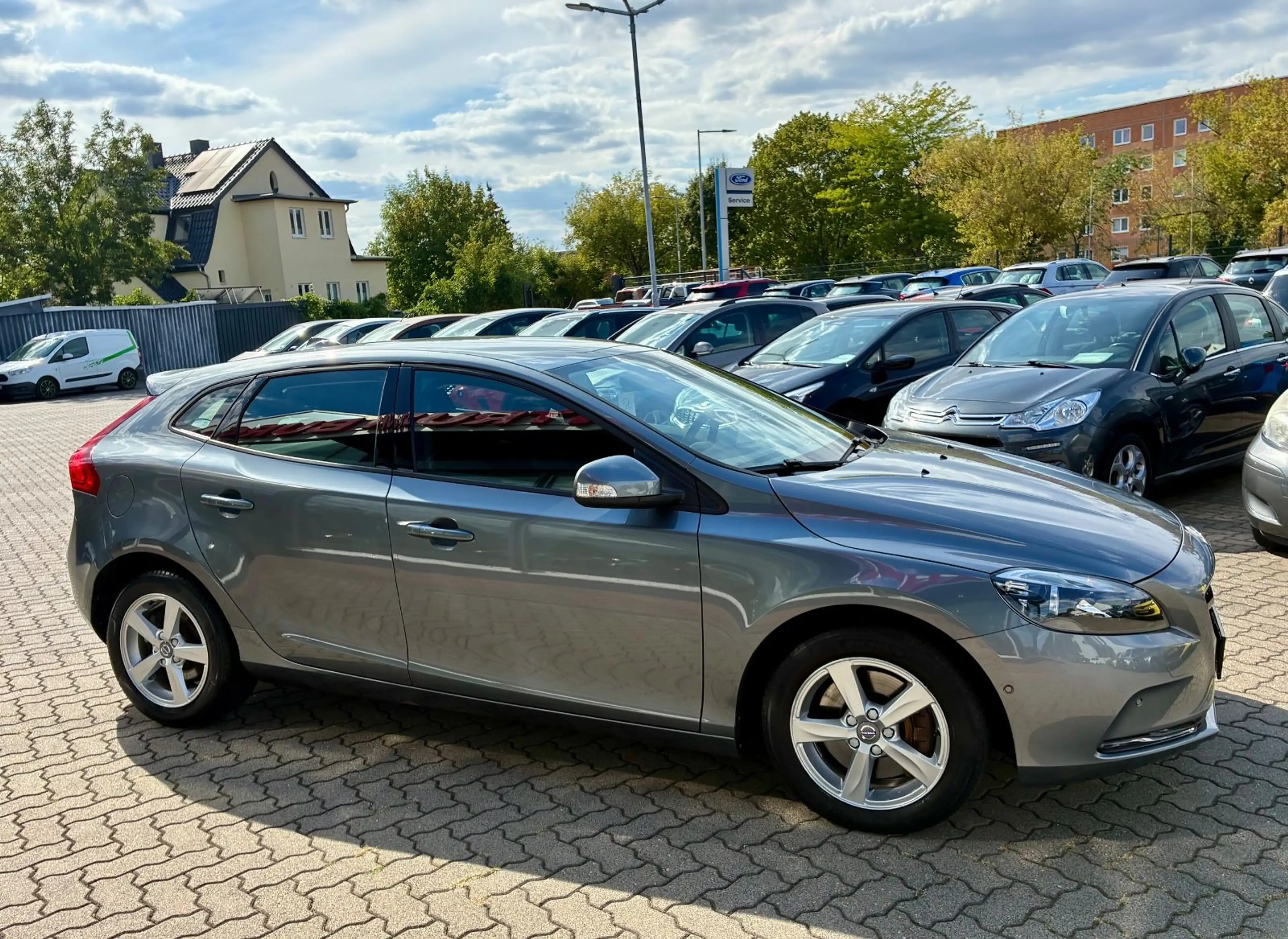 Volvo V40 Kinetic 2.0l D Automatik Navi Tempomat AHK — photo 9