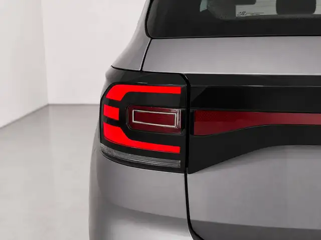 Volkswagen T-Cross view 6