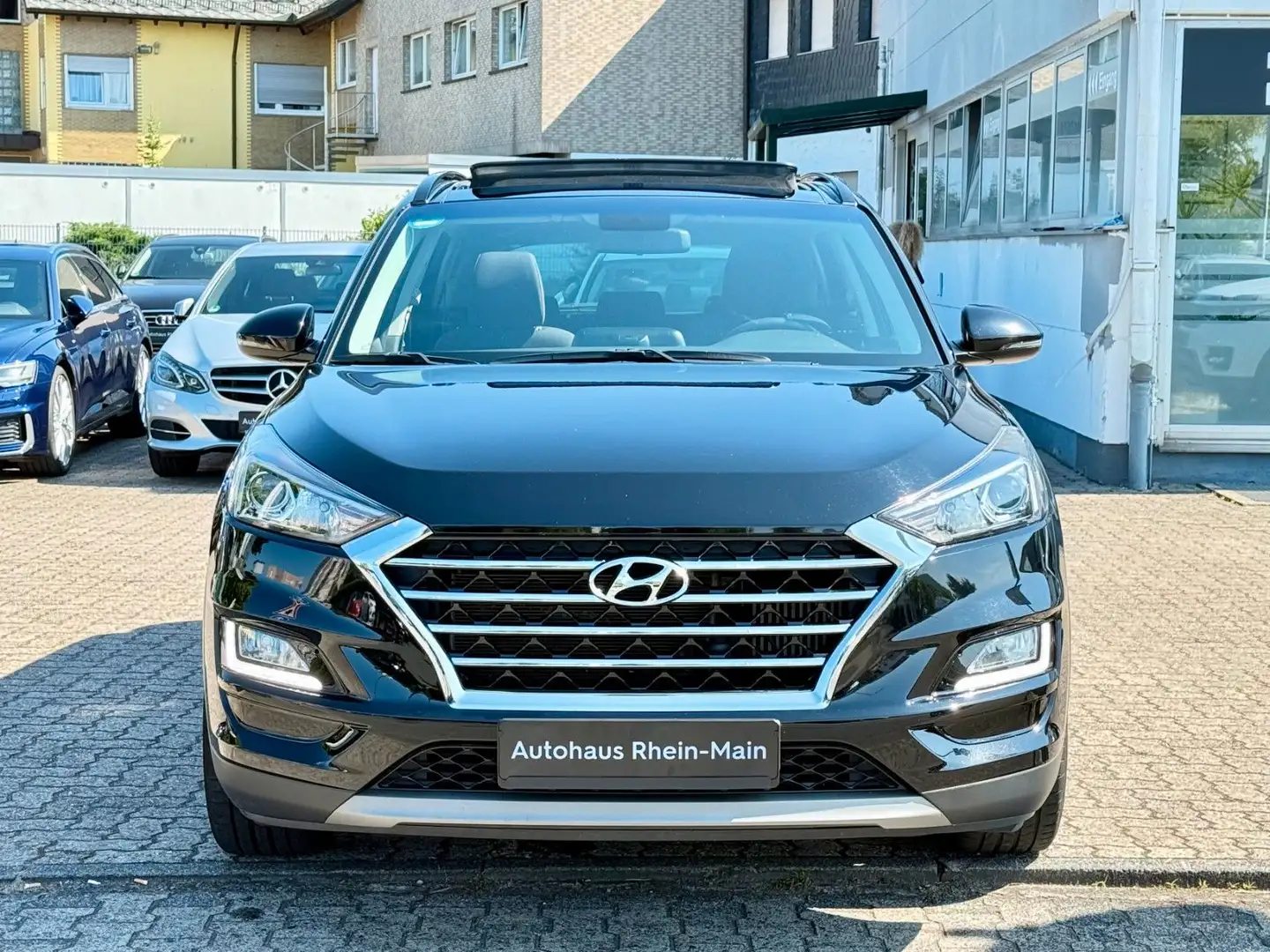 Hyundai TUCSON 1.6 2WD*Aut.*Pano*Nav*Cam*Ahk*Shz*2.Hd Zwart - 2