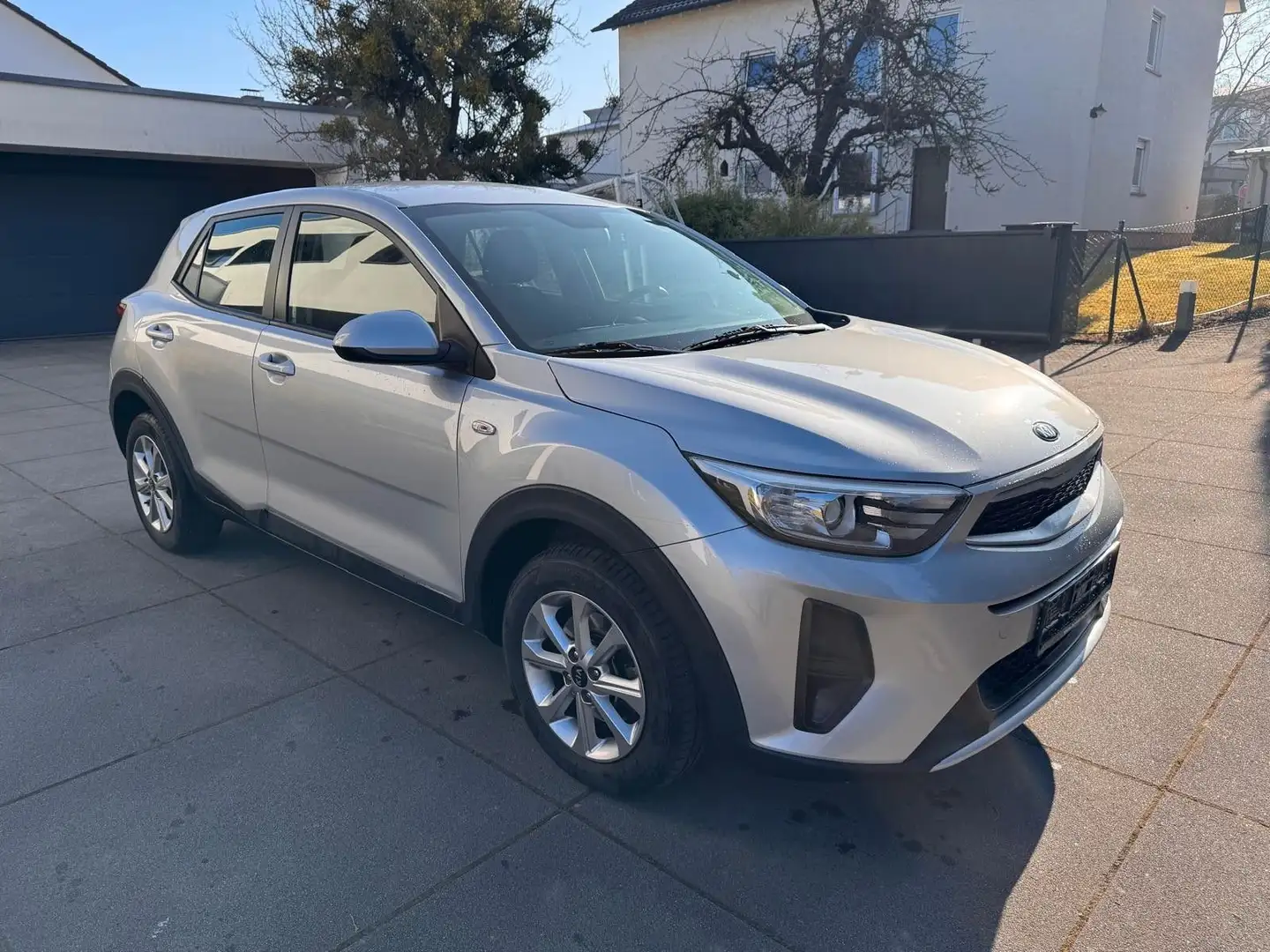 Kia Stonic Edition 7*TEMPO/SHZ/KLIMA/APPLECAR* Silber - 2