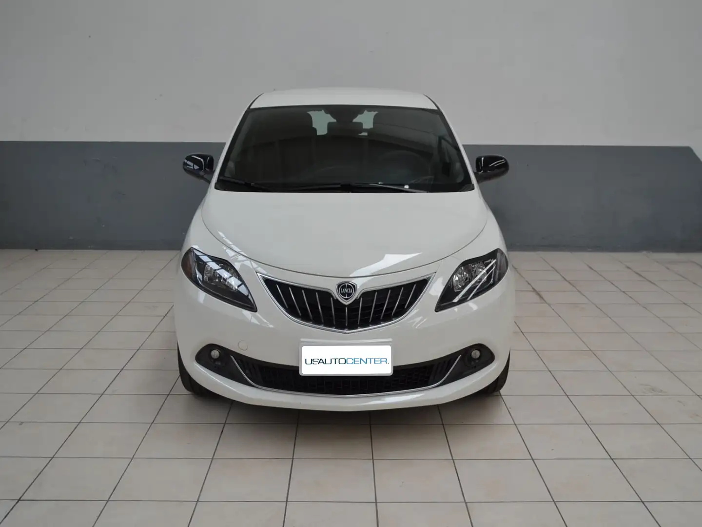 Lancia Ypsilon NEW My23 1.0 Firefly 70 CvStart&Stop Hybrid Silve Blanc - 1