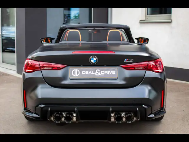 BMW M4 view 4