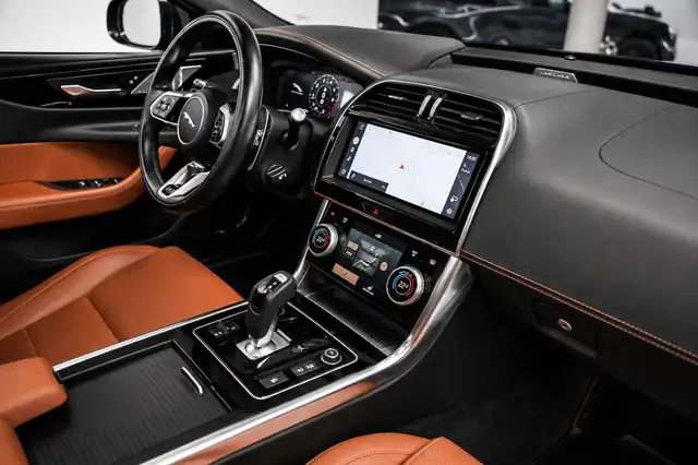 Jaguar Xe view 15
