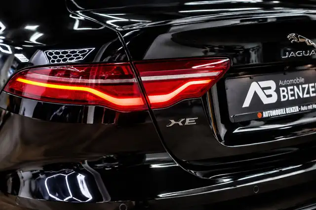 Jaguar Xe view 11
