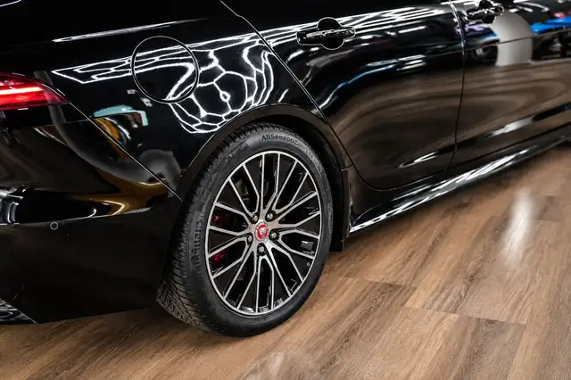 Jaguar Xe view 8