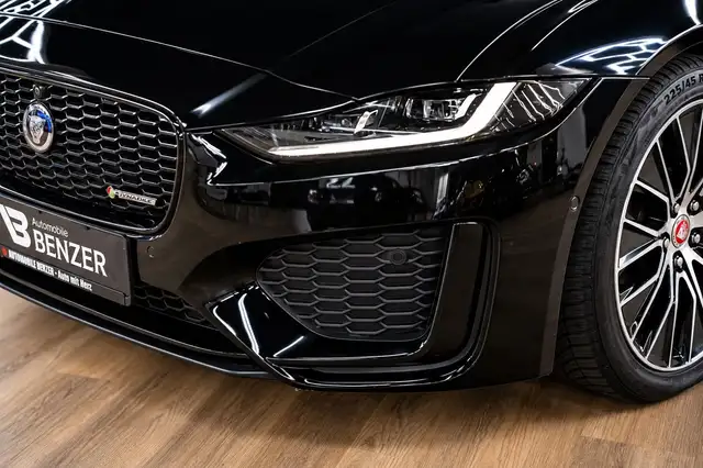 Jaguar Xe view 2