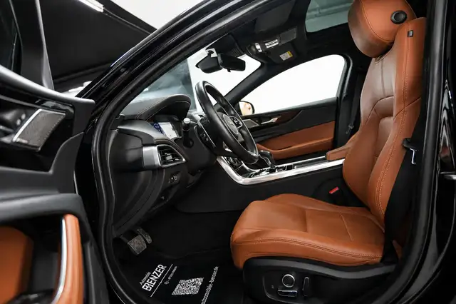 Jaguar Xe view 14