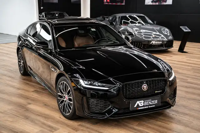 Jaguar Xe view 6