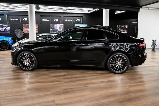 Jaguar Xe view 13