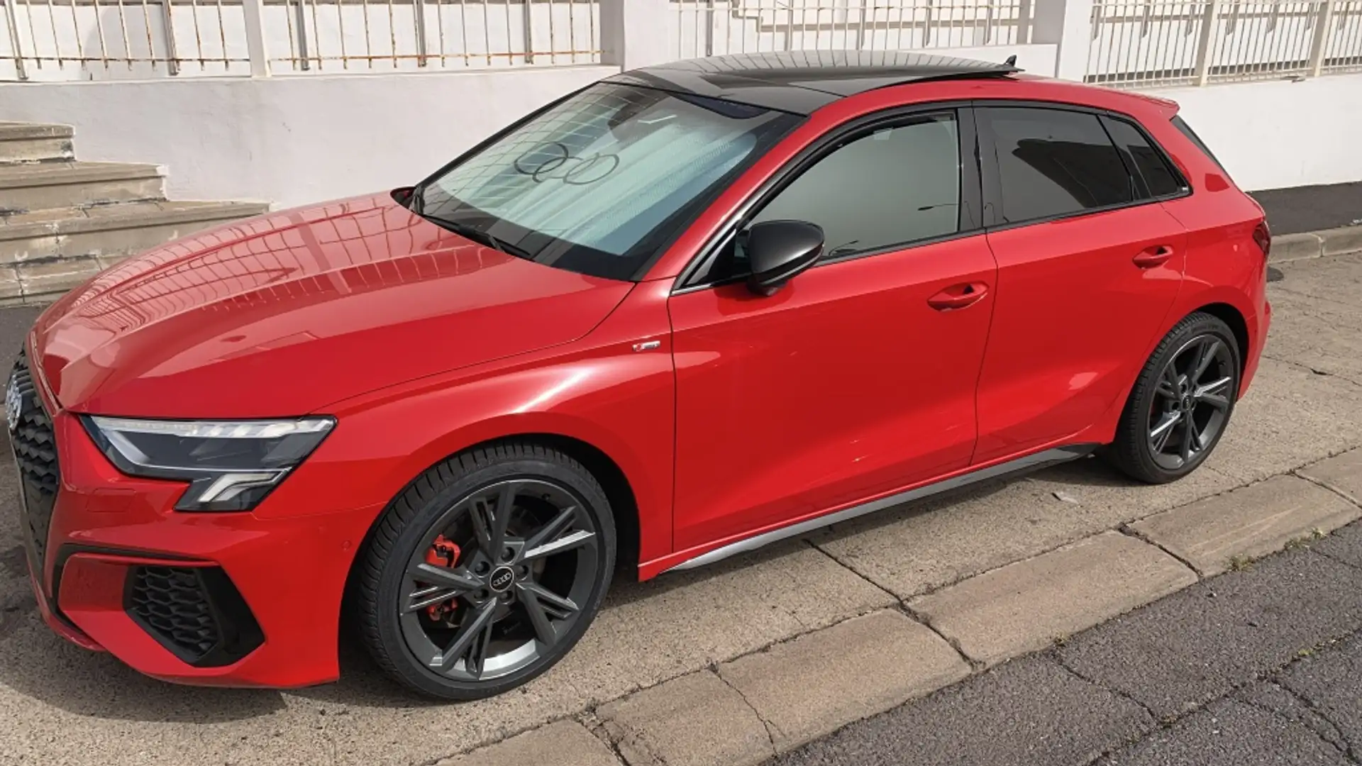 Audi A3 Sportback 35 TFSI S line Rojo - 1