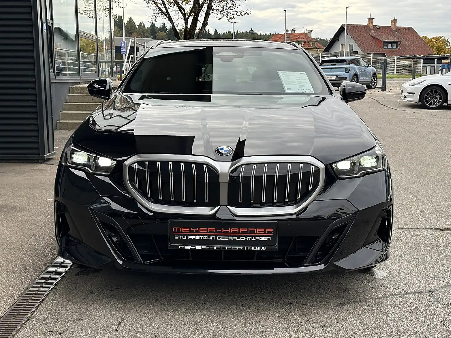 BMW 520 d Touring xDrive M-Paket Aut. / AHK / 19" Schwarz - 2