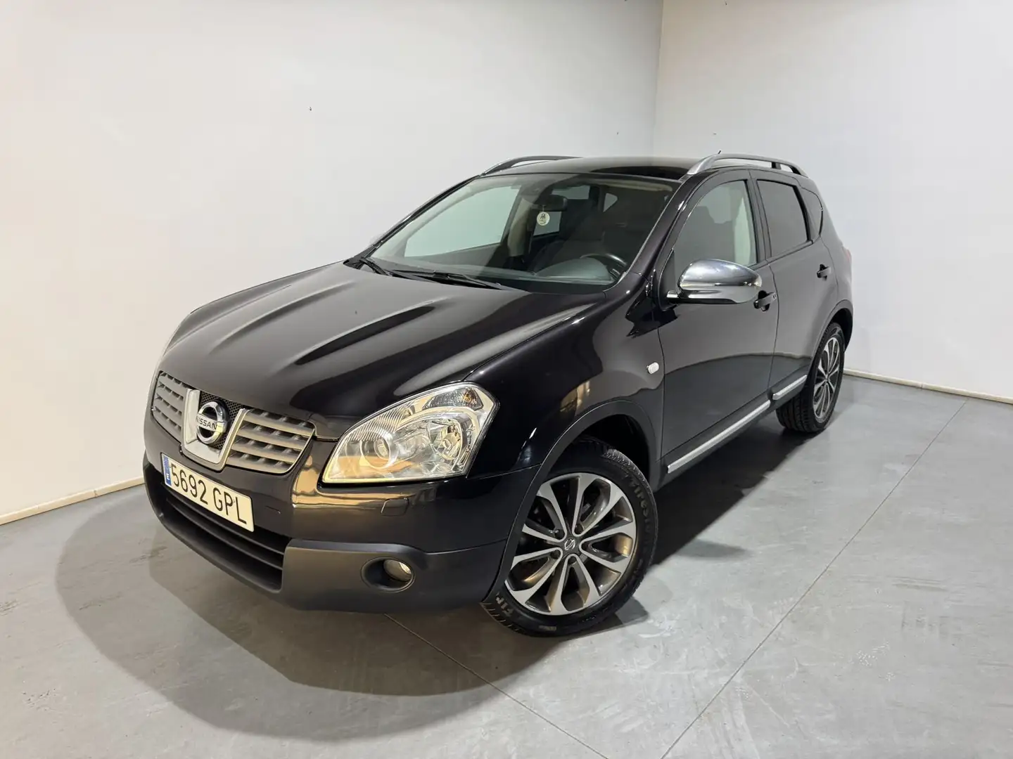 Nissan Qashqai 1.5dCi Tekna Sport 4x2 18´´ Schwarz - 1