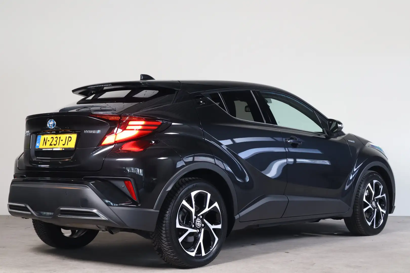 Toyota C-HR 2.0 Hybrid Style NL-Auto!! JBL I Apple Car-play I Black - 2