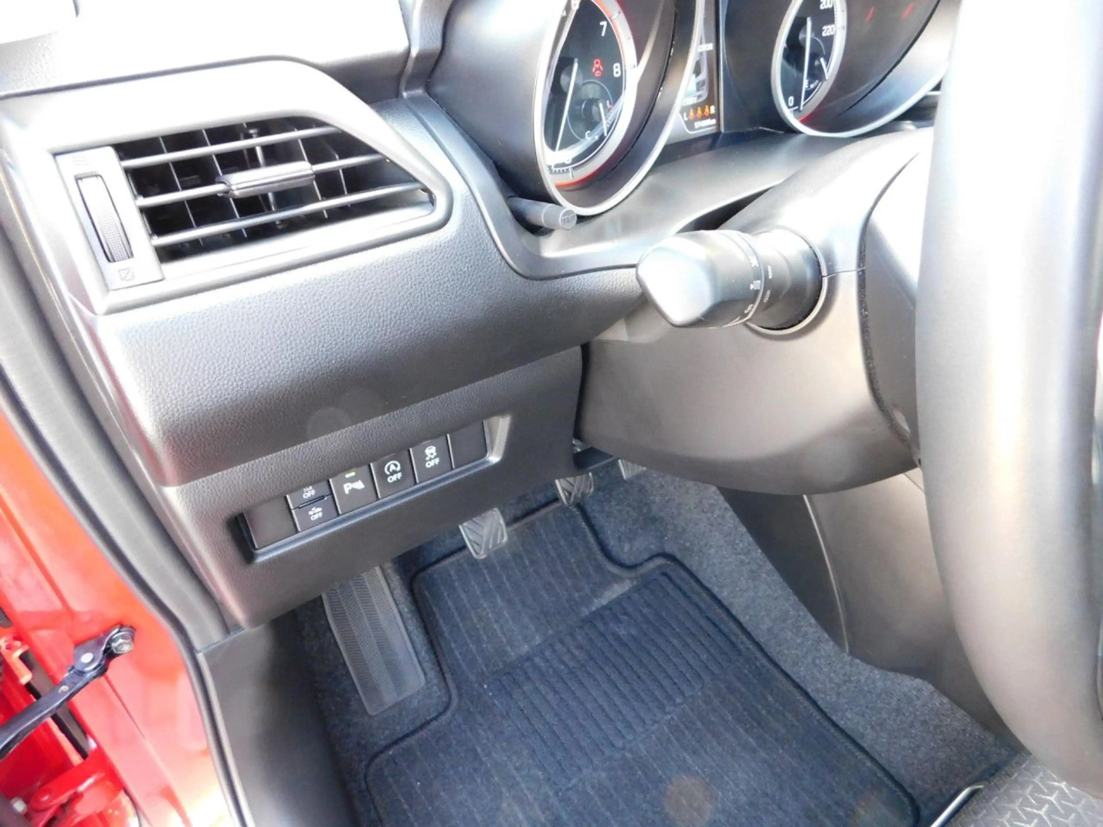 Suzuki Swift 1.2 4x2 Comfort+ Mild-Hybrid Dualjet 5D 5M/T — photo 9